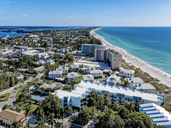 Holmes Beach Stunning Vacation Condo